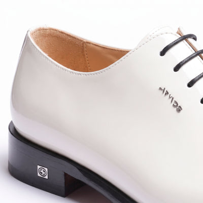 Men’s White Leather Wholecut Oxford - detail