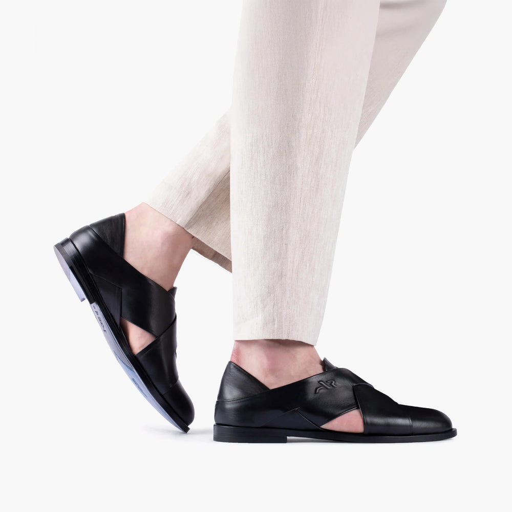 Men’s Black Closed-Toe Fisherman Sandal