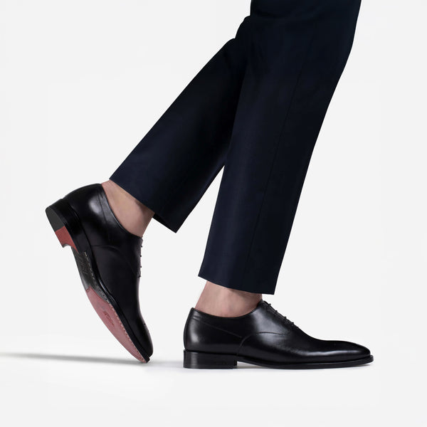 Men’s Black Leather Medallion Toe Oxford