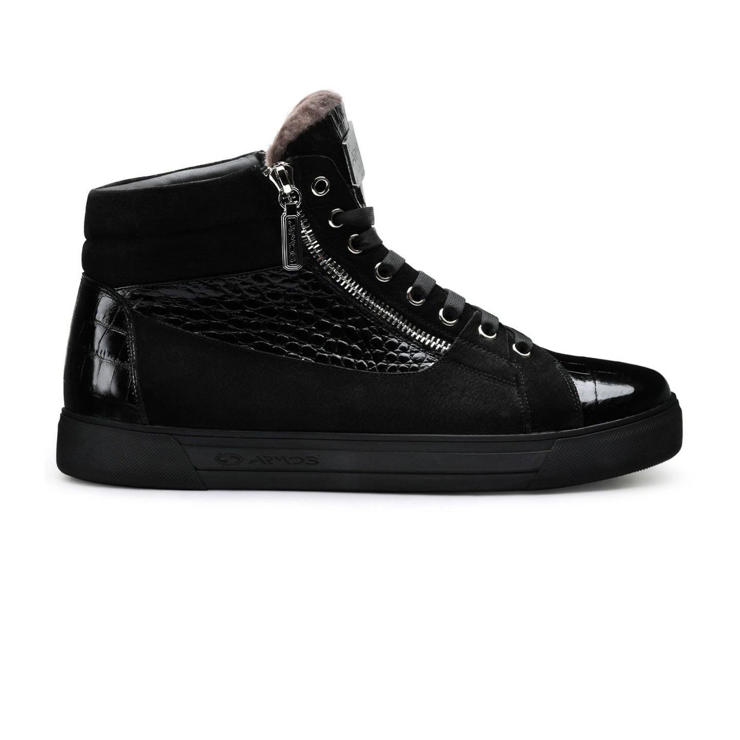 Black insulated sneakers