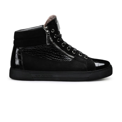 Black insulated sneakers
