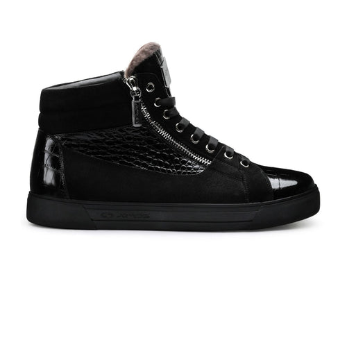Black insulated sneakers