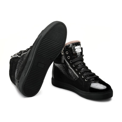 Black insulated sneakers