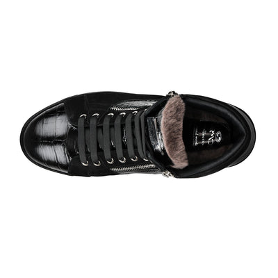 Black insulated sneakers